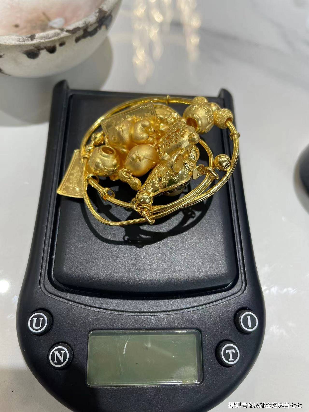 成都最新24小时上门回收金价方法分析(最方便真实的成都24小时上门回收黄金方法)